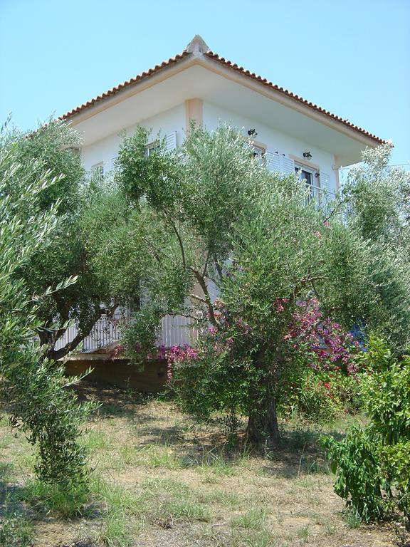 Eleni Houses Kómboi Dış mekan fotoğraf