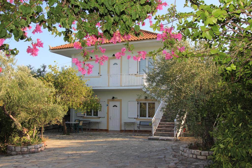 Eleni Houses Kómboi Dış mekan fotoğraf