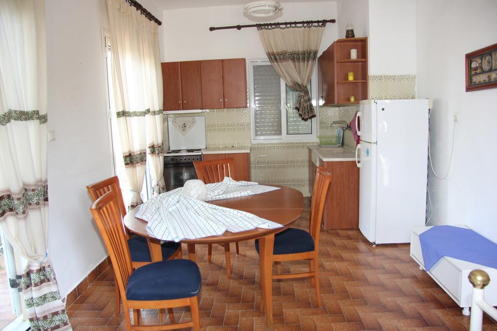 Eleni Houses Kómboi Dış mekan fotoğraf