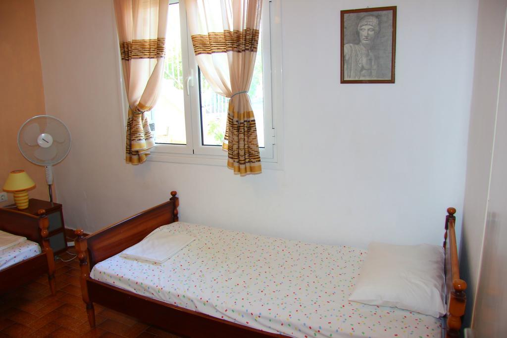 Eleni Houses Kómboi Dış mekan fotoğraf