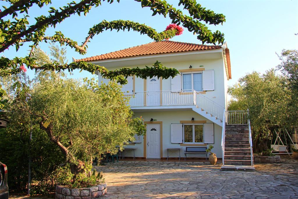 Eleni Houses Kómboi Dış mekan fotoğraf