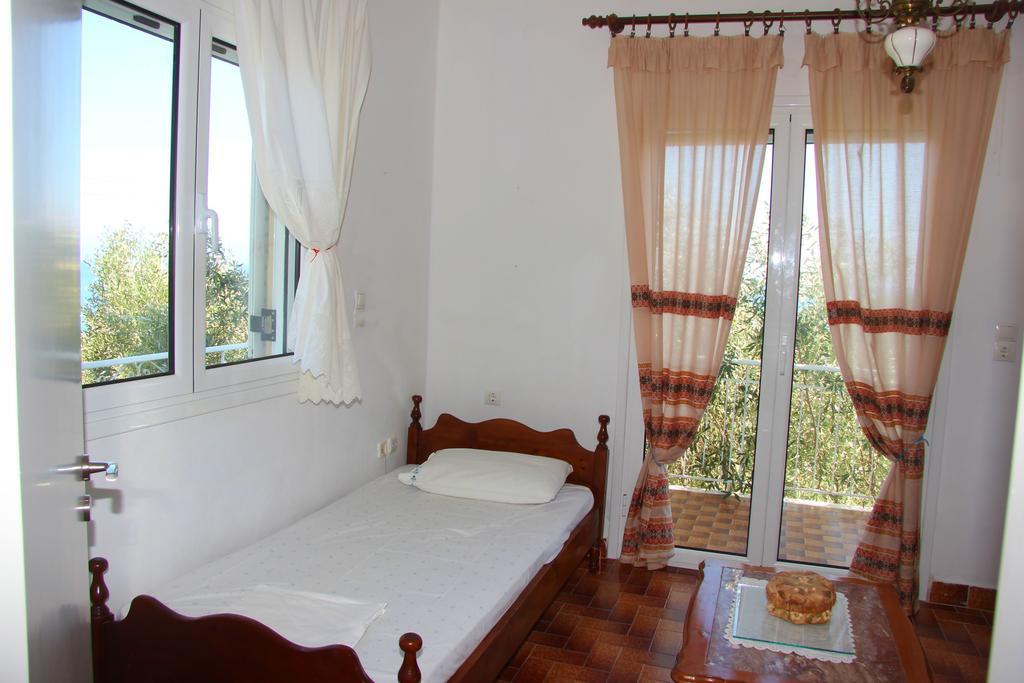 Eleni Houses Kómboi Dış mekan fotoğraf