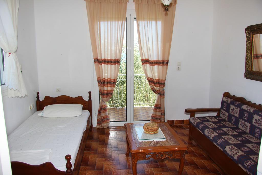 Eleni Houses Kómboi Dış mekan fotoğraf